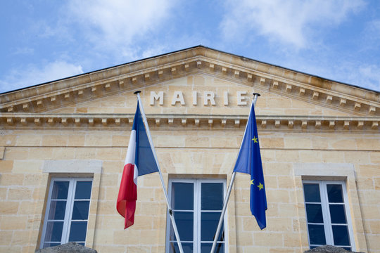 360_F_72779562_lqexIPcwXWWMrxSk2hOgzLumIwjKbMJC https://desfosses-moreau-tromas-notaires-larochelle.fr/wp-content/uploads/2024/10/360_F_72779562_lqexIPcwXWWMrxSk2hOgzLumIwjKbMJC.jpg